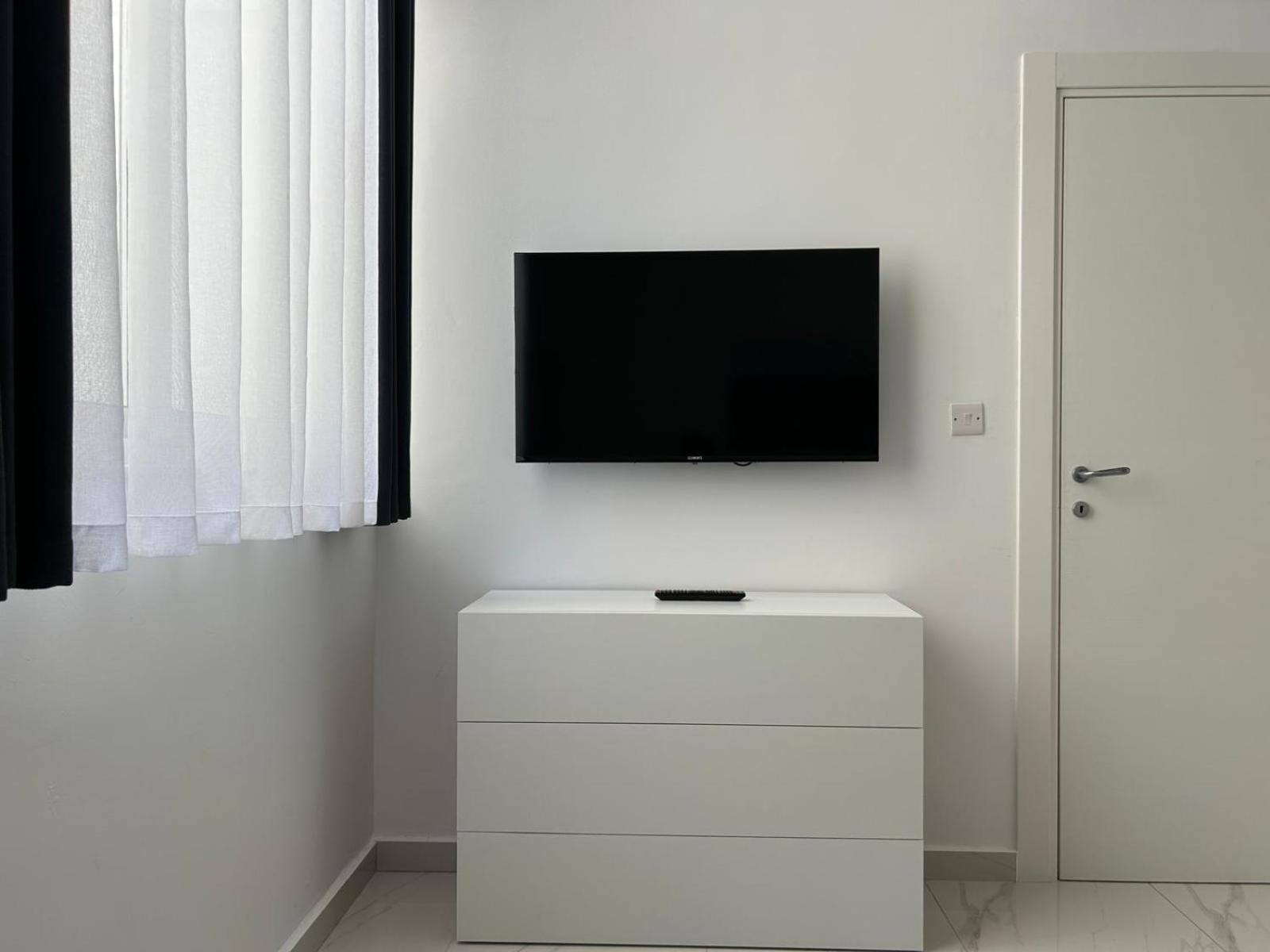 Exceptional 3-Bedroom Apartment, Sliema - Tigne Point! Exterior photo